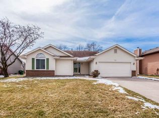 8112 Sutton Dr, Urbandale, IA 50322
