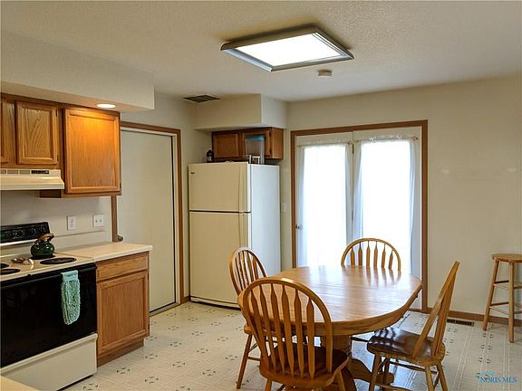 5th image of 654 Wood Dr
