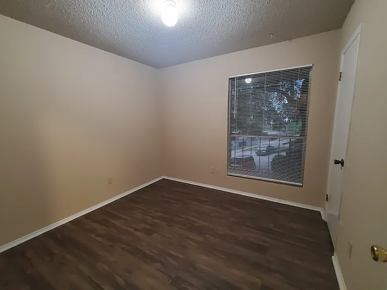 11904 Alpheus Ave #C — Photo 12