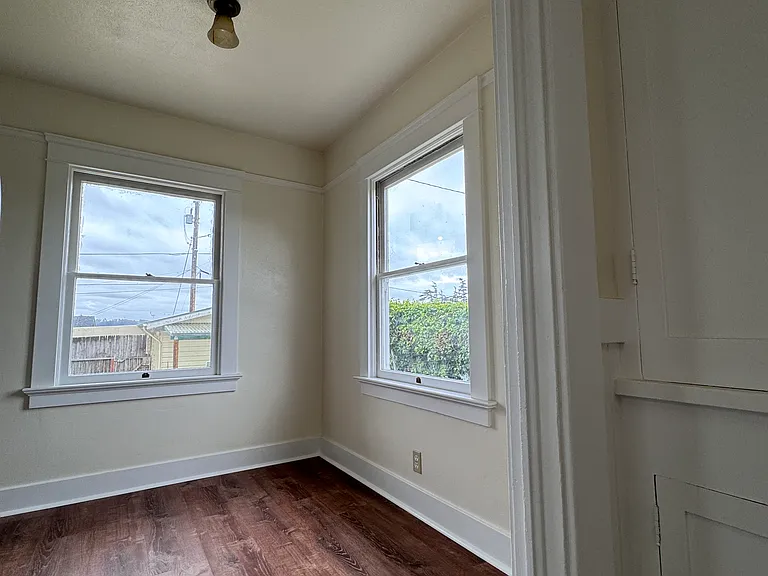 14 E High St — Photo 11