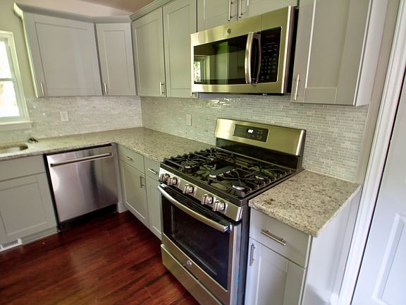 3rd image of 2712 Hinson Dr