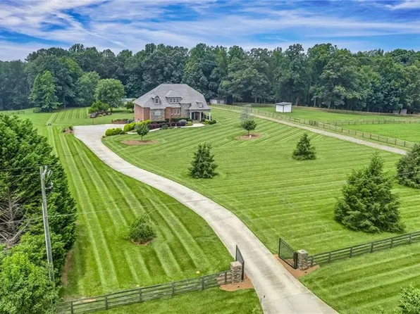 7589 Adler Rd, Summerfield, NC 27358