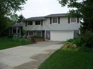 3220 Lakeland Ct, White Lake, MI 48383
