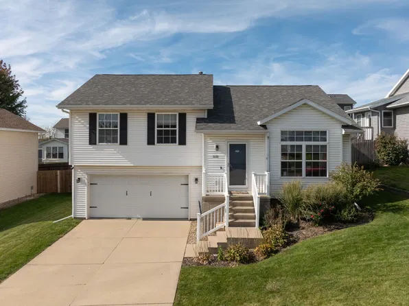 3718 Knight Dr SW, Cedar Rapids, IA 52404
