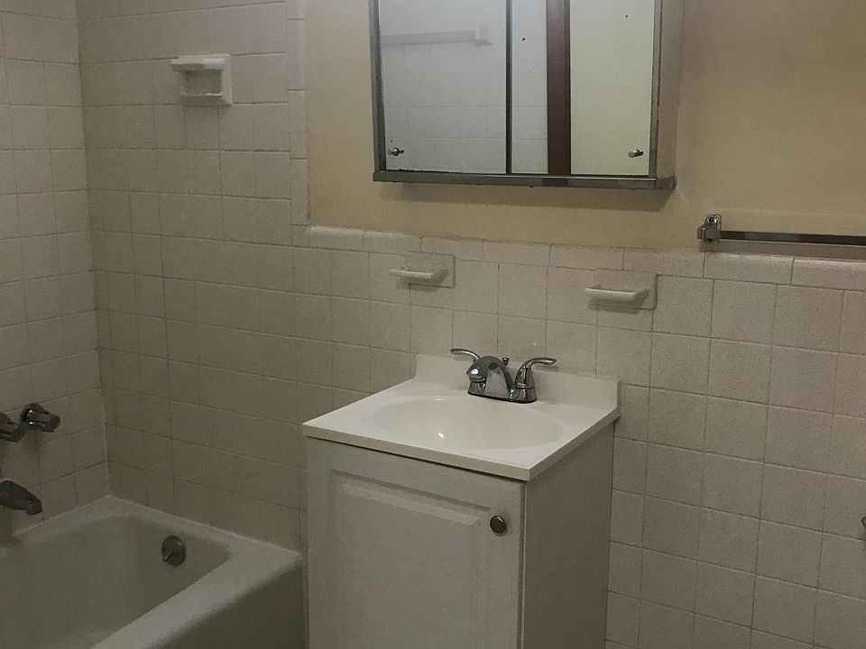 2nd image of 900 Lexington St APT 1-10