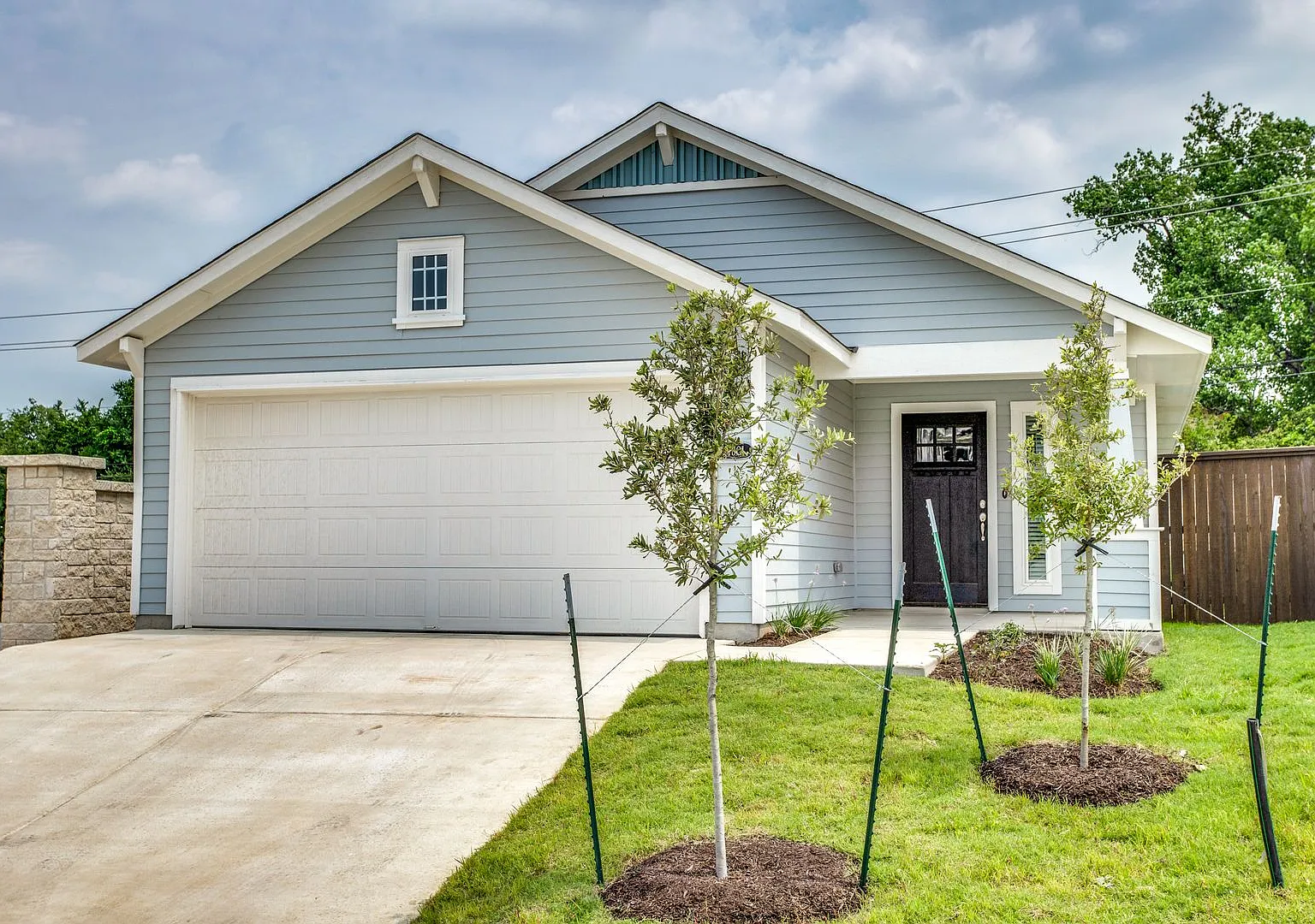 Super cute cottage home in Cloverleaf - Southeast Austin - Equipped for Fast EV Charging! — Photo 1