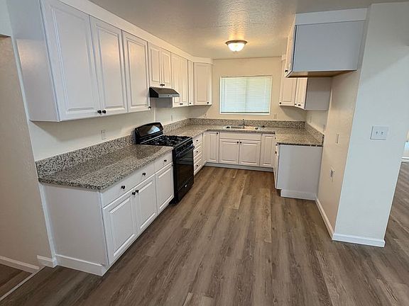 3rd image of 445 W San Gabriel Ave