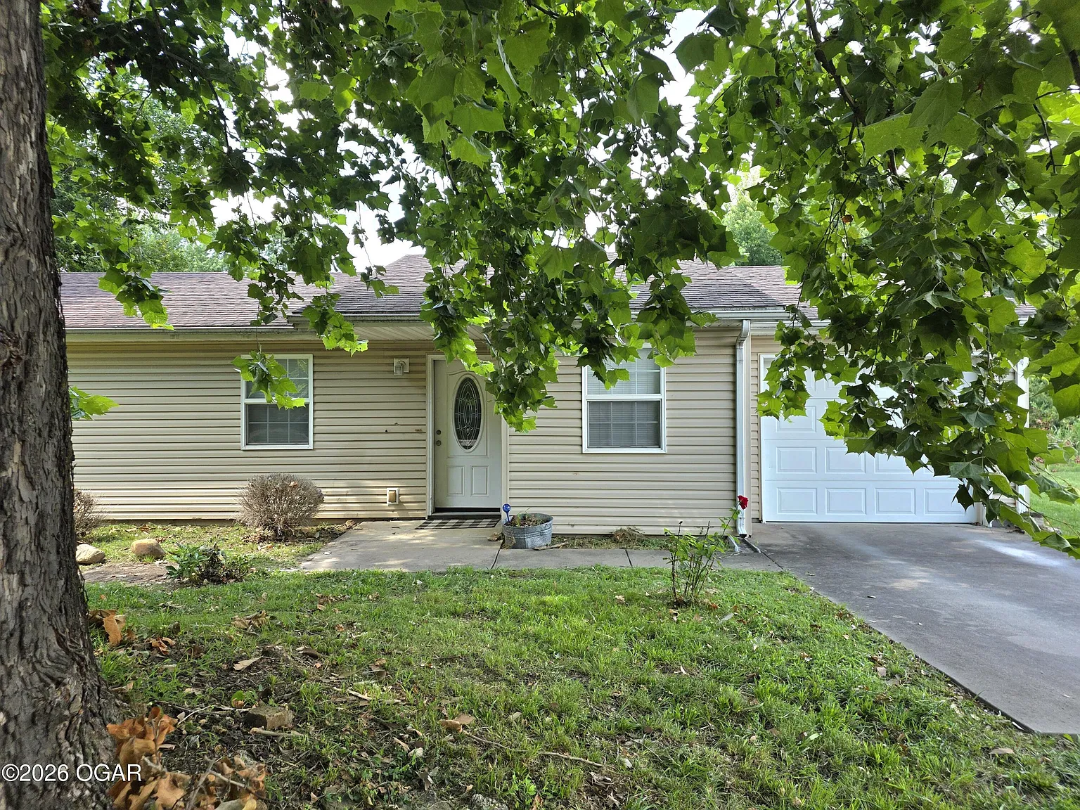 3 bed, 2.0 bath, 1250 sqft, $1,395 — Photo 2