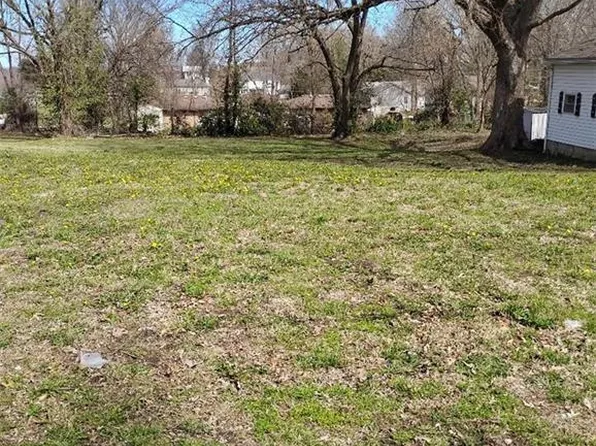 410 E North Main St, Richmond, MO 64085