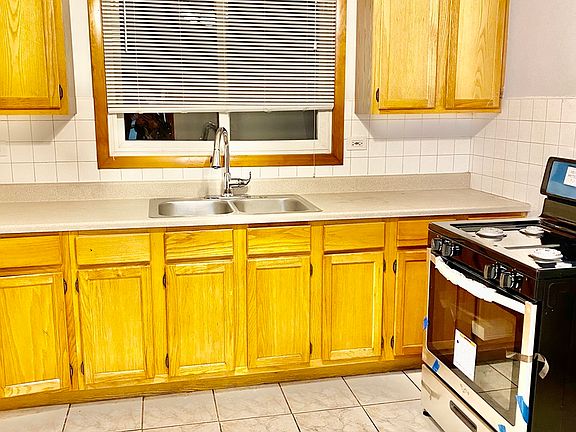 5th image of 2831 S Central Park Ave