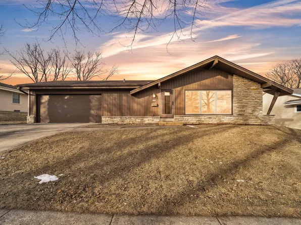 4995 Steeple DRIVE, Greendale, WI 53129