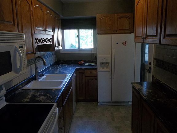 2nd image of 905 E 15th St APT 3