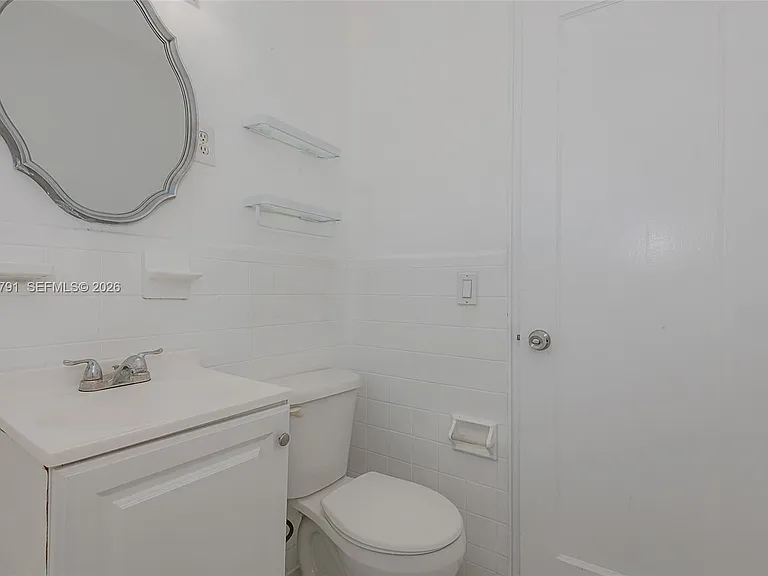 8340 Crespi Blvd #20 — Photo 16