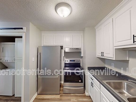 5th image of 205 Carlton Dr