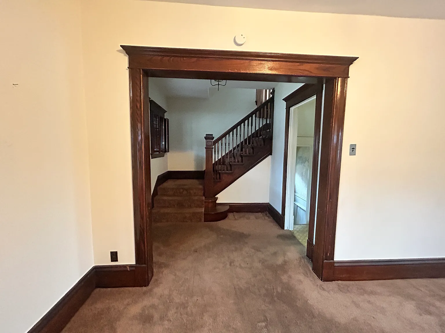 6 bed, $3,750 — Photo 2