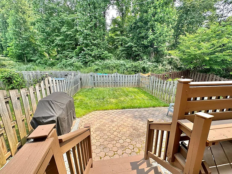 103 Staunton Ct — Photo 45