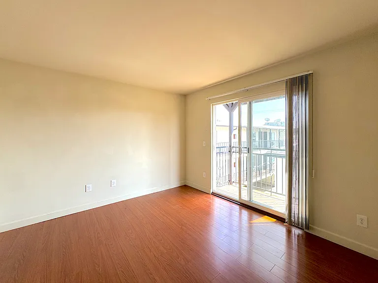 4629 Prospect Ave #3 — Photo 12