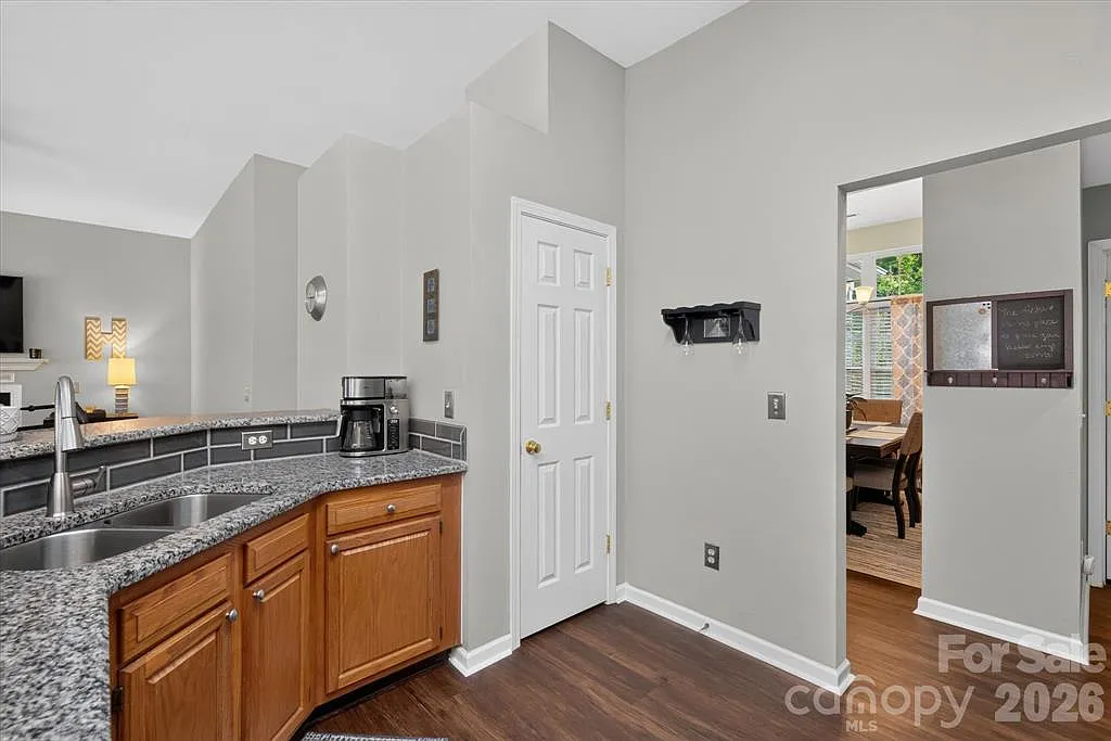 4 bed, 1974 sqft, $2,500 — Photo 3