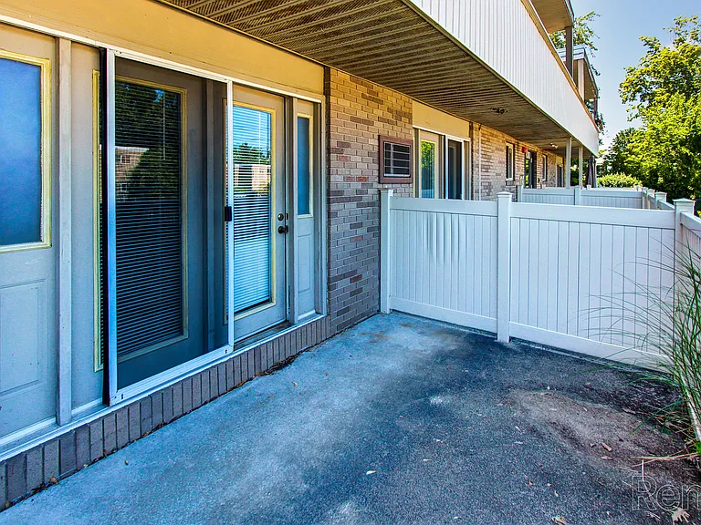 Sutton Place Apartments — Photo 14