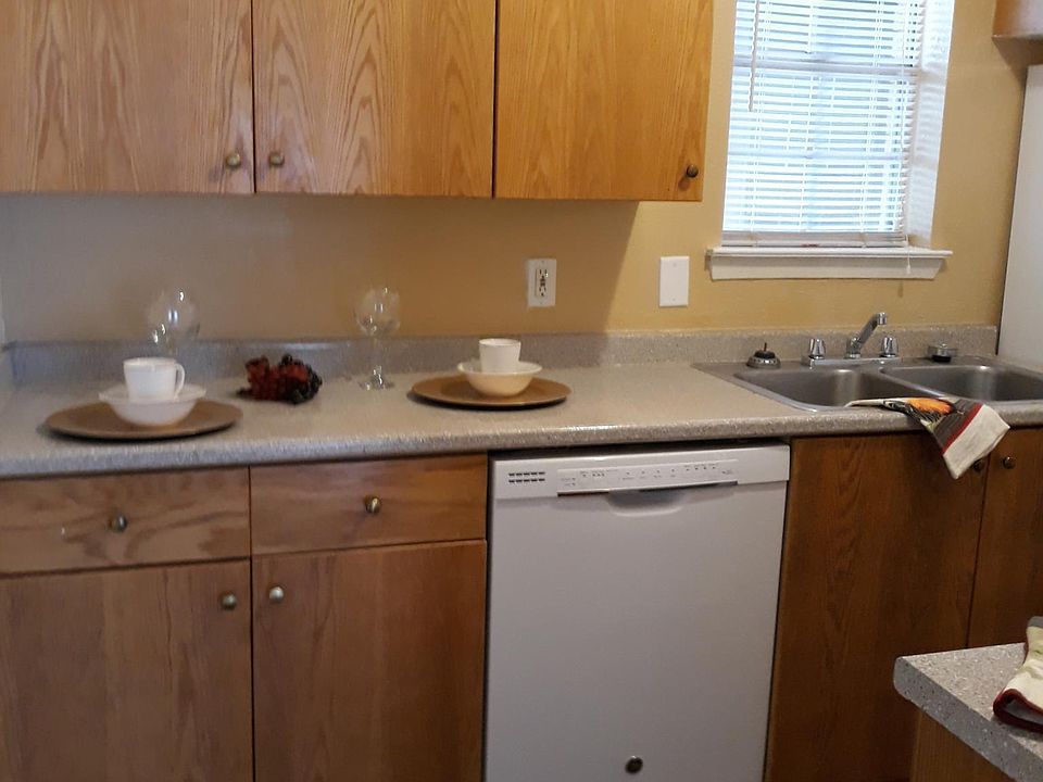 1st image of 1300 13th St #211