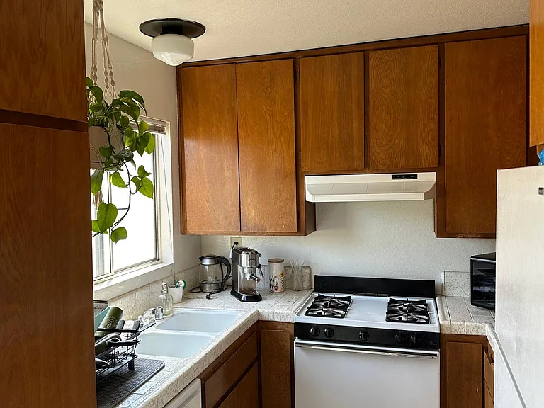1321 Oliver Ave #9 — Photo 7