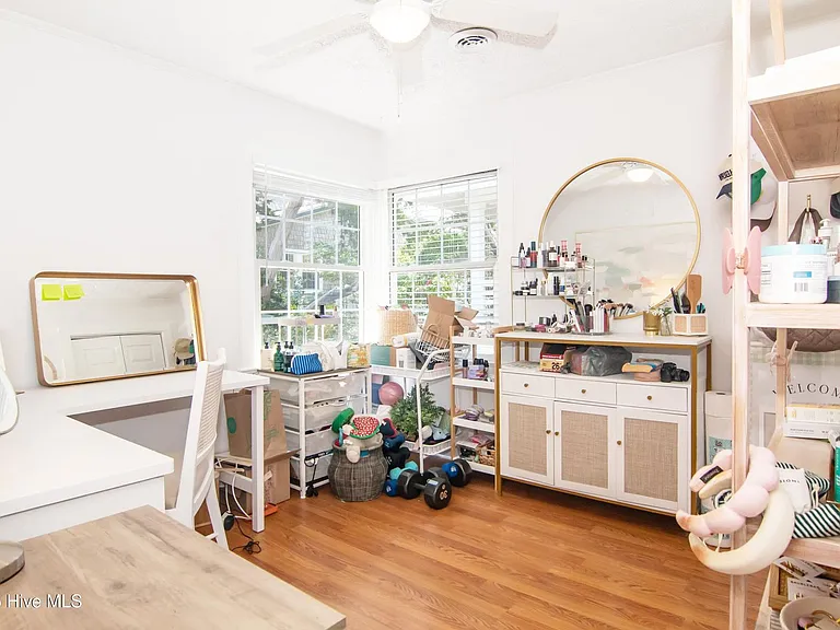 21 W Henderson St — Photo 18