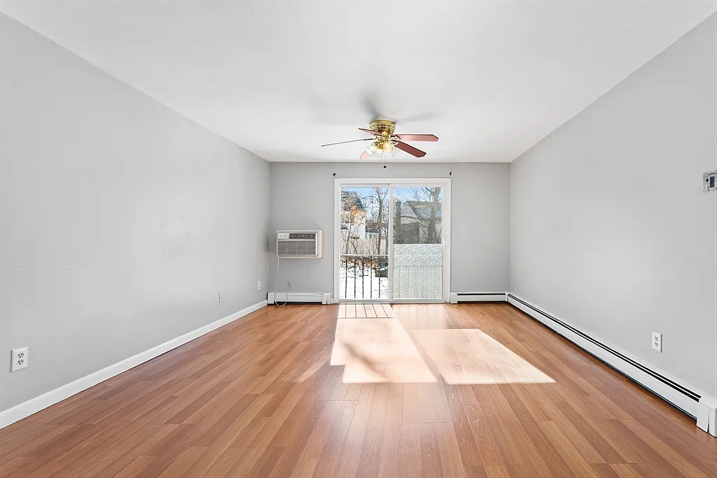 2 bed, 1.0 bath, 713 sqft, $2,200 — Photo 4