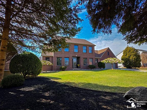 3rd image of 986 Regents Park Dr