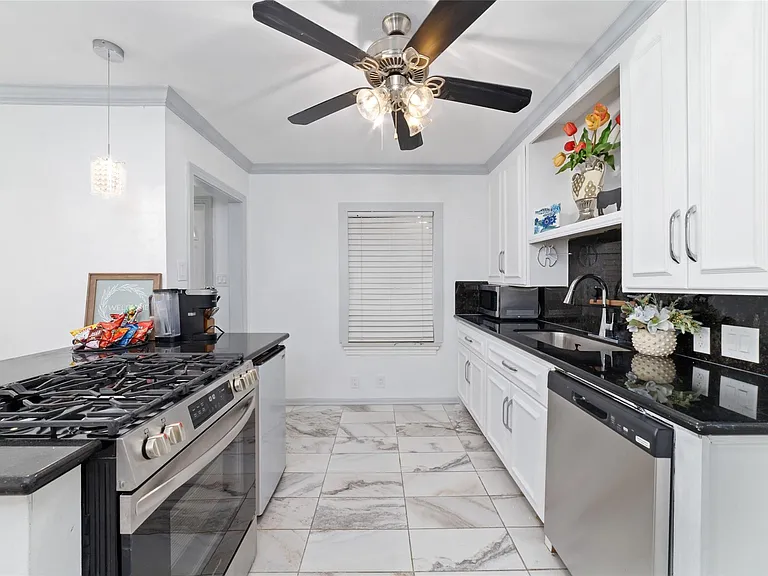 1604 W Alabama St — Photo 9