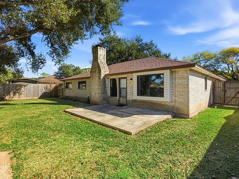 3721 Avenue R — Photo 40