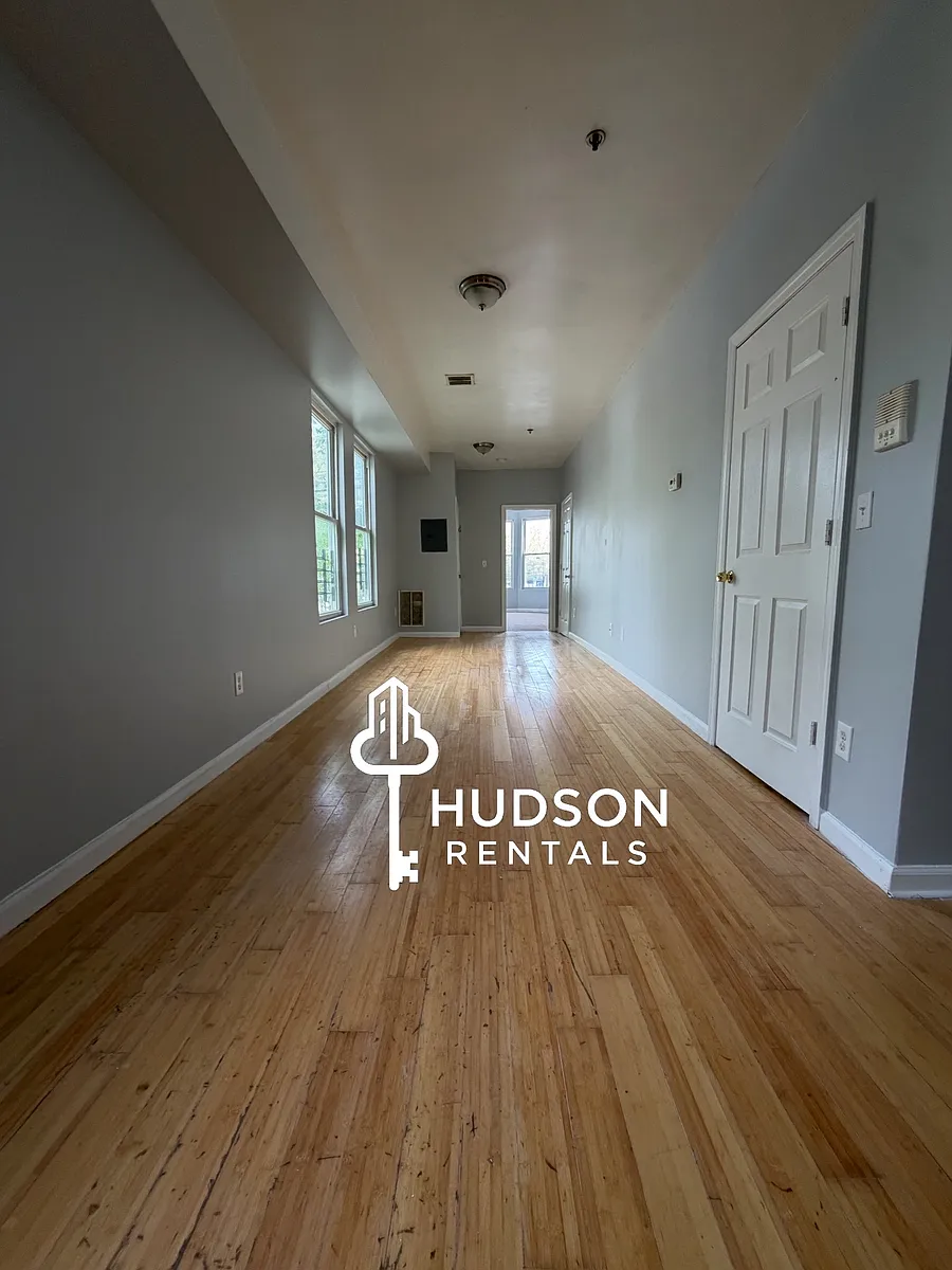 Building Photo - 625 Bramhall Ave #1R
