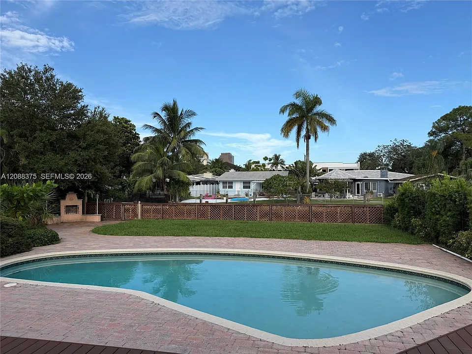 800 SW 8th Ter