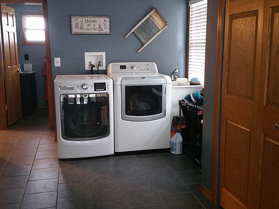 Mud / laundry room