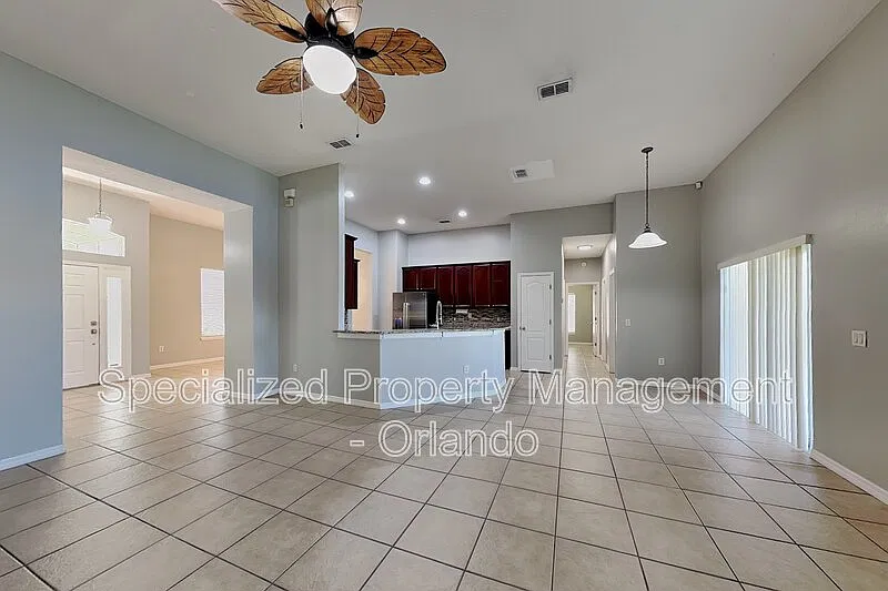 3 bed, 2.0 bath, 2061 sqft, $2,250 — Photo 2