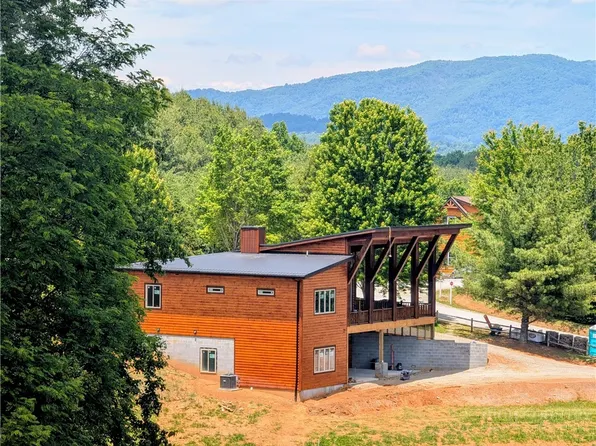 16 Bear Lodge Drive, Sparta, NC 28675