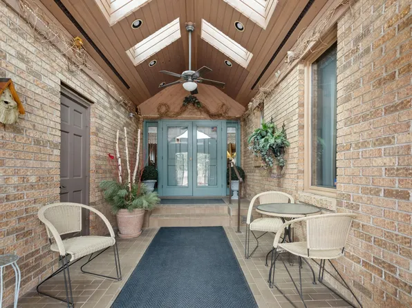 1128 Benton St, Anoka, MN 55303