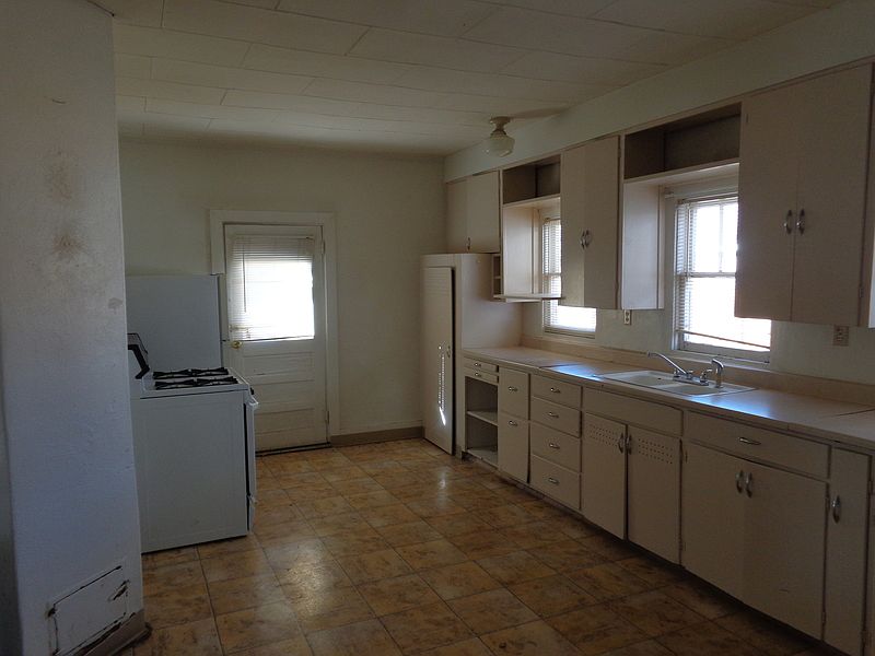 2nd image of 609 N Beech St