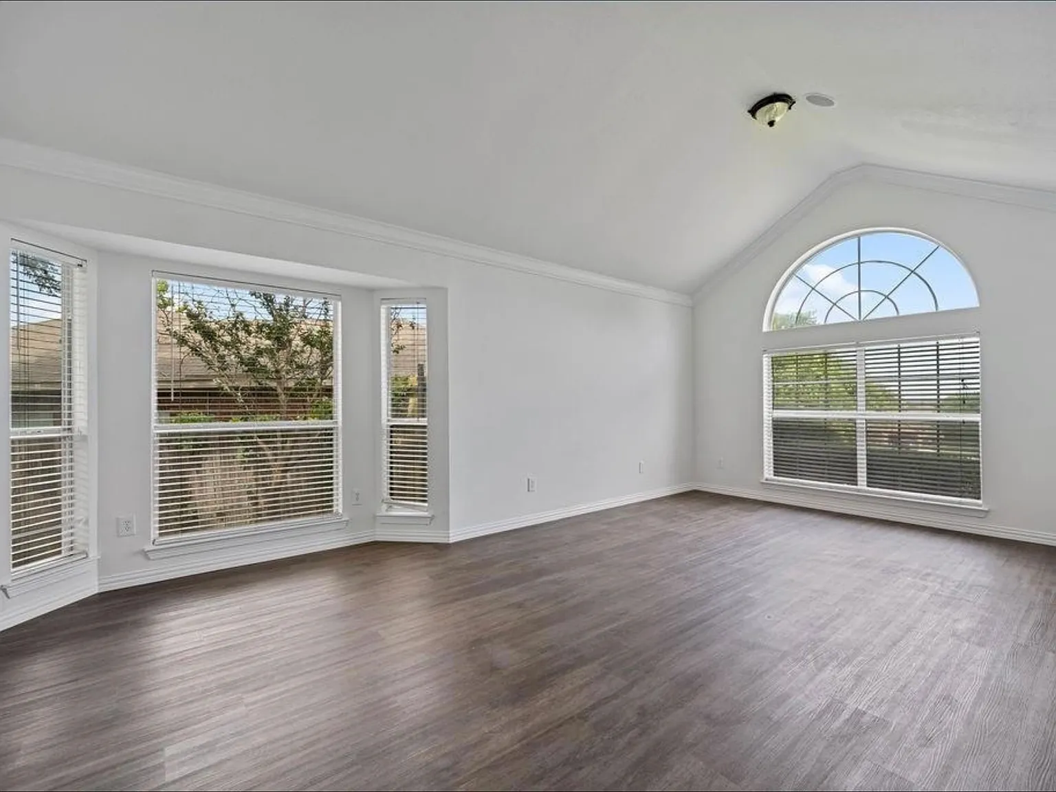 4 bed, 1930 sqft, $2,500 — Photo 3