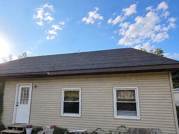 3rd image of 2561 E Manor Rd