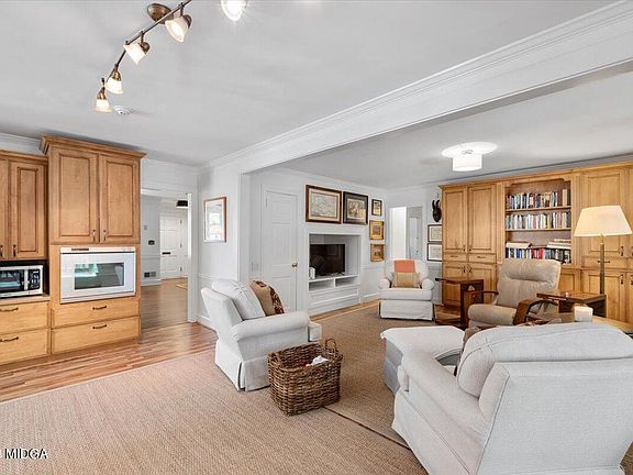 4th image of 380 Vista Cir