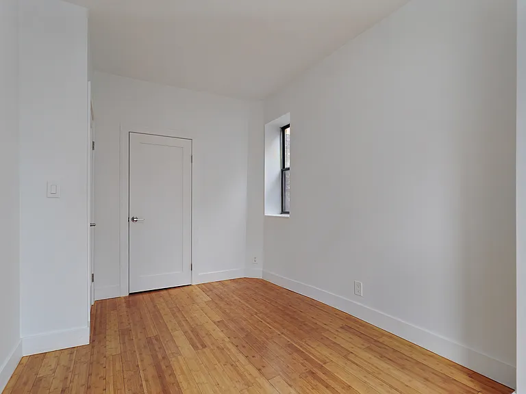 350 W 47th St #Penthouse 5A — Photo 8