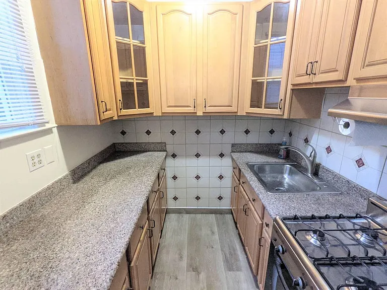 495 27th Ave #6 — Photo 8