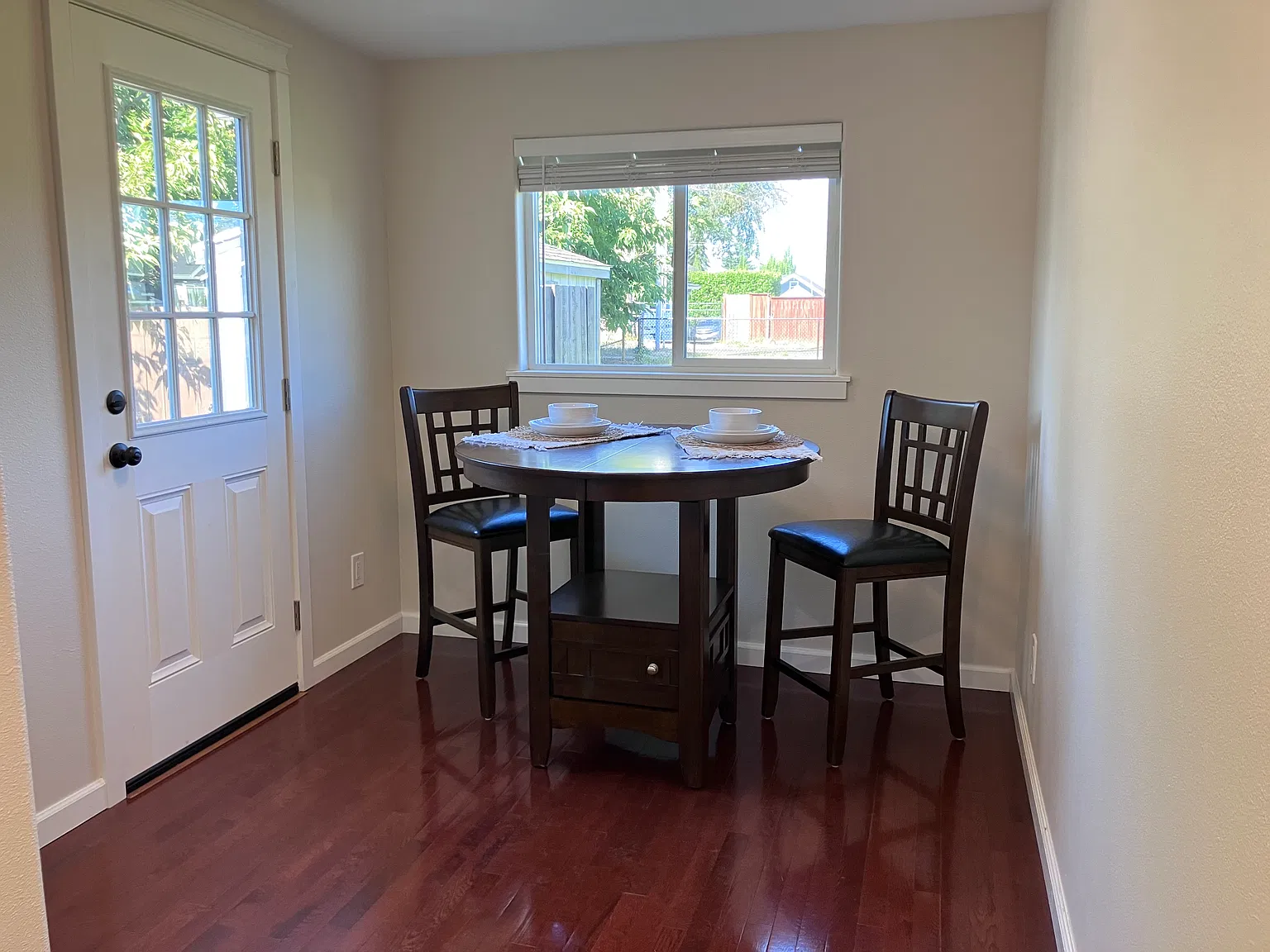 2 bed, 1060 sqft, $2,200 — Photo 4