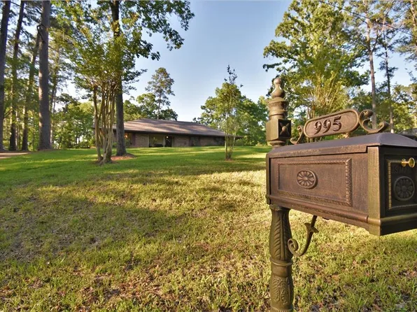 995 Stones Way Dr, Pineville, LA 71360