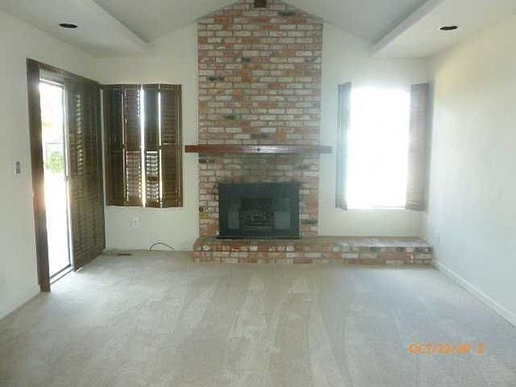 2nd image of 1439 Oakmont Pl