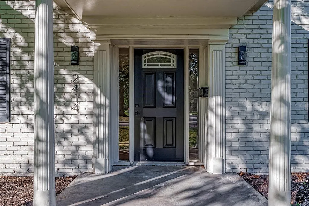 3 bed, 2.5 bath, 2052 sqft, $3,450 — Photo 2