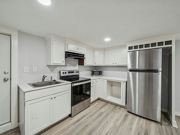 4th image of 1322 Avenue L #4