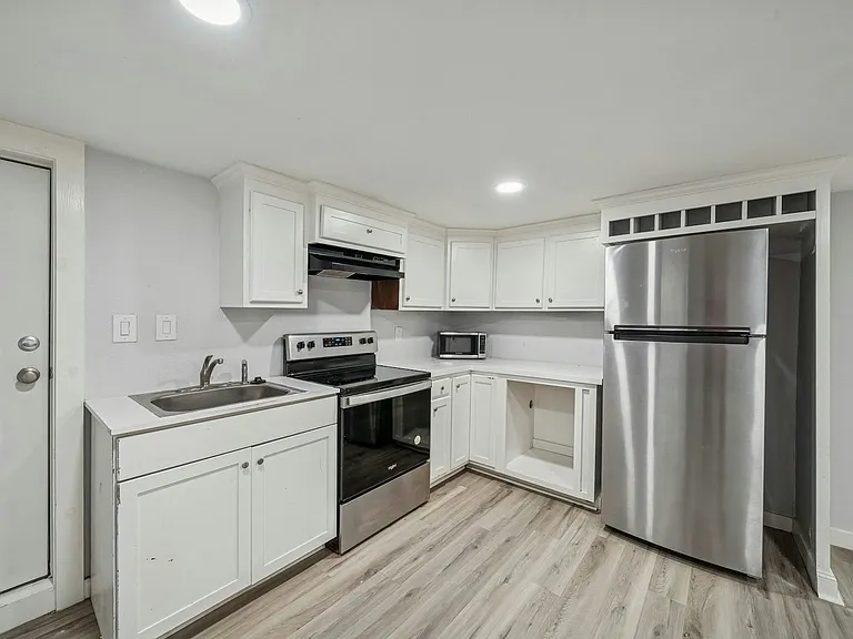 1322 Avenue L #4 — Photo 4