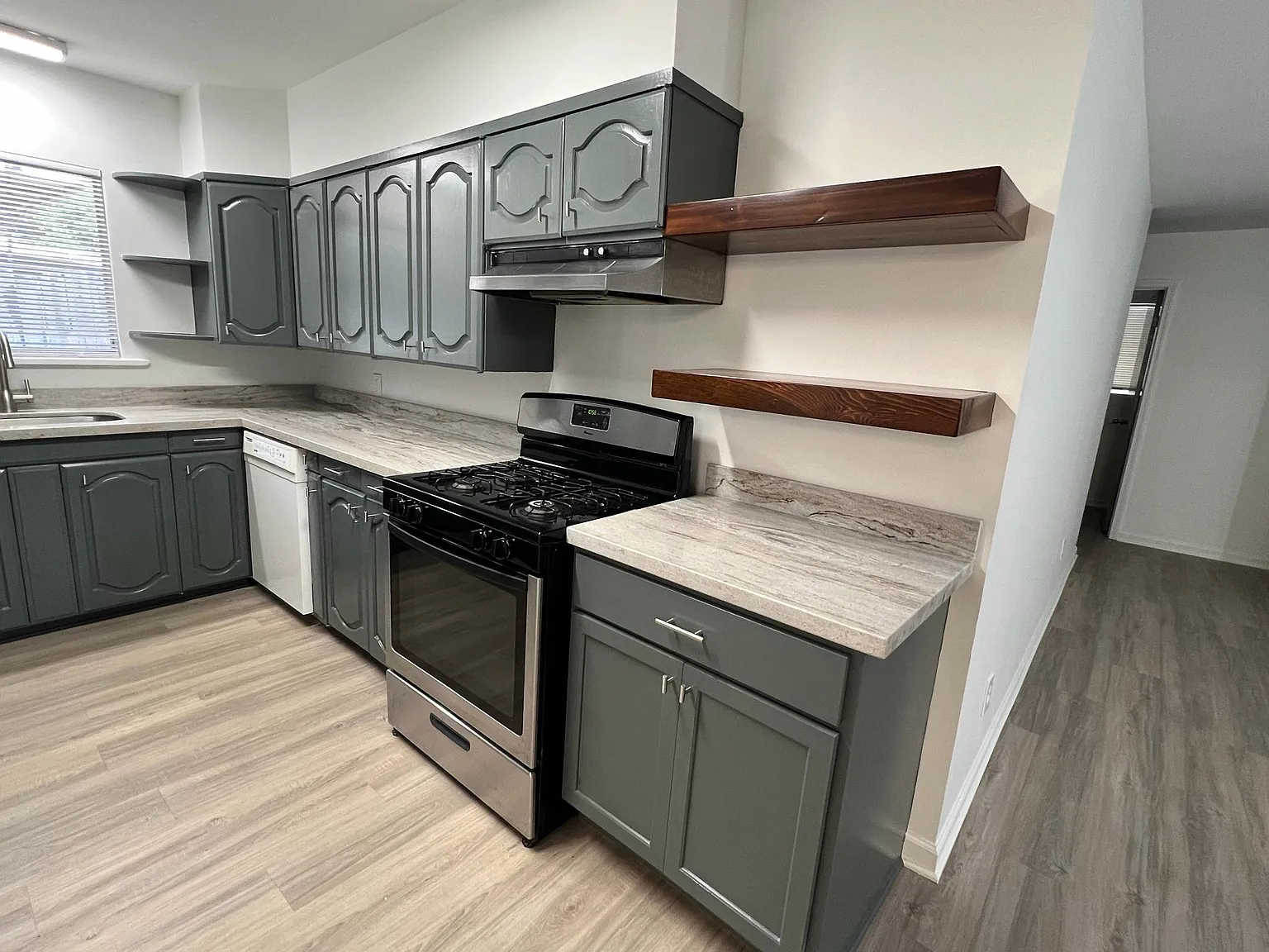 4 bed, 1807 sqft, $1,850 — Photo 3
