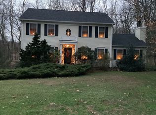 13 Honey Ln, Sandy Hook, CT 06482